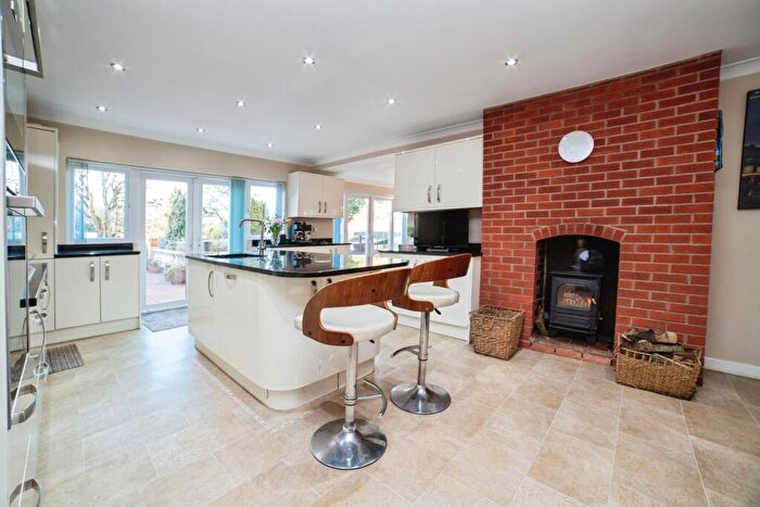 4 Bedroom Detached House For Sale In Fackley Road, Sutton-In-Ashfield, Nottinghamshire, NG17