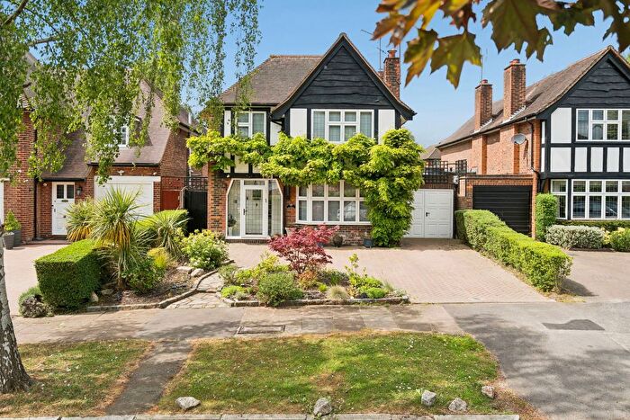 4 Bedroom Detached House For Sale In Towers Road, Pinner, HA5