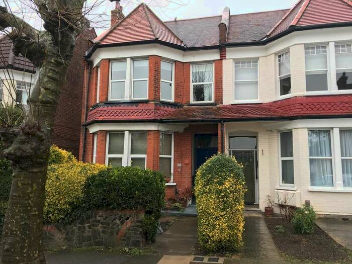 3 Bedroom Flat To Rent In Dollis Park, Finchley, N3