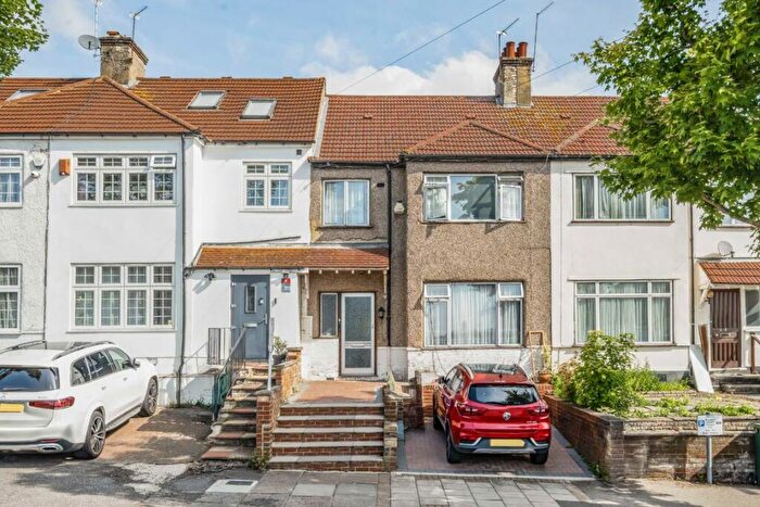 3 Bedroom Terraced House For Sale In Park Road, London, NW4