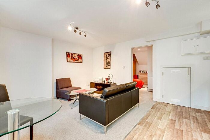 1 Bedroom Flat To Rent In Battersea Bridge Road, Battersea Park, SW11
