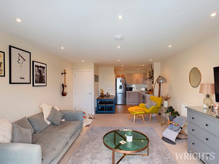 2 Bedroom Flat To Rent In Bessemer Road, Welwyn Garden City, AL7
