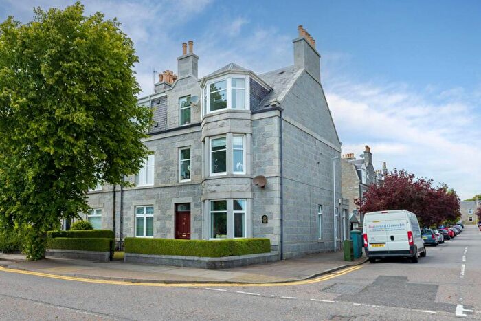 3 Bedroom Flat For Sale In Broomhill Road, Aberdeen, AB10