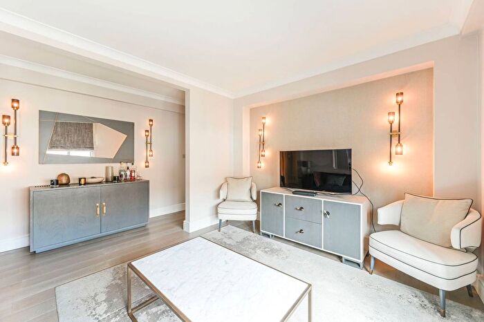 1 Bedroom Flat To Rent In Sloane Court East, Sloane Square, London, SW3