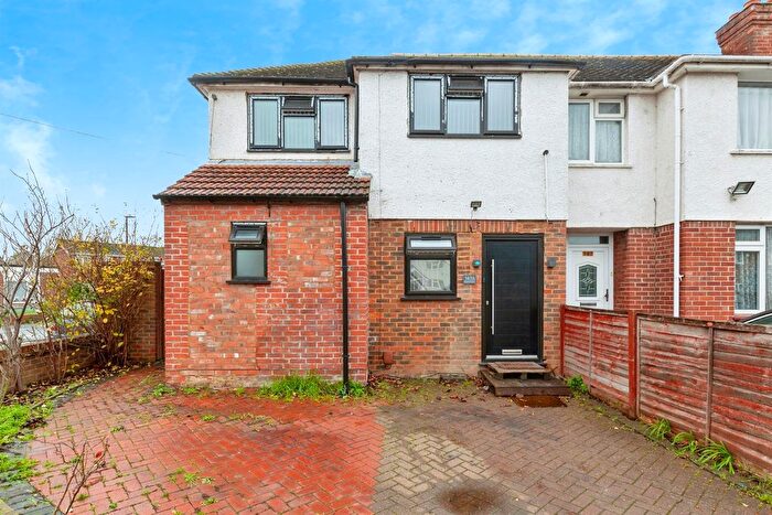 3 Bedroom End Terrace House For Sale In Grasmere Avenue, Slough, SL2