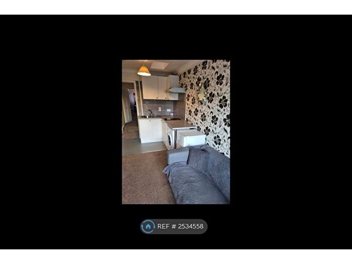 1 Bedroom Flat To Rent In High Wycombe, High Wycombe, HP12