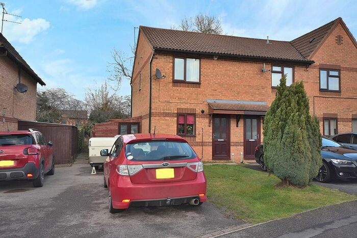 2 Bedroom Property To Rent In Beaune Close, Northampton, NN5