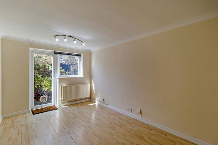 1 Bedroom Maisonette To Rent In Lyneham Walk, Eastcote, Pinner, HA5