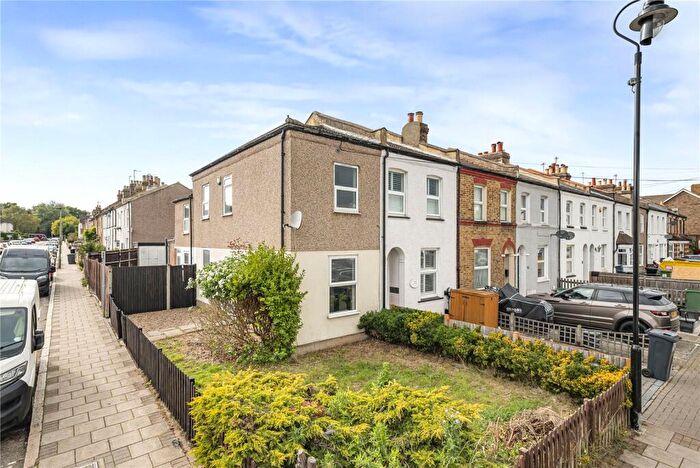 3 Bedroom End Of Terrace House For Sale In Chatterton Road, Bromley, BR2