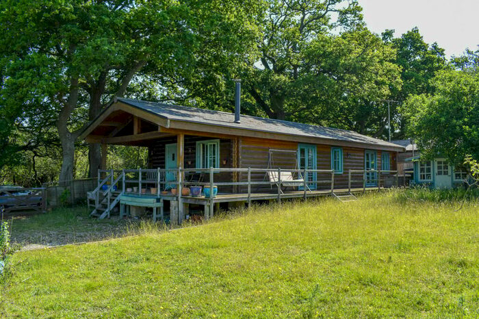 3 Bedroom Log Cabin For Sale In Ogdens, Fordingbridge, SP6