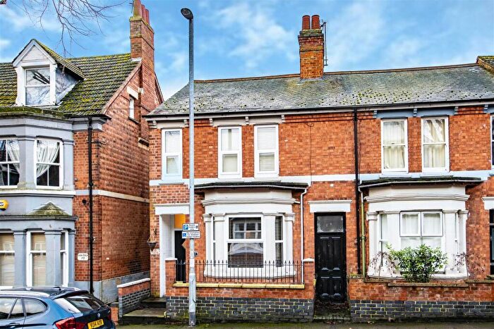 4 Bedroom End Of Terrace House For Sale In St. Peters Avenue, Kettering, NN16