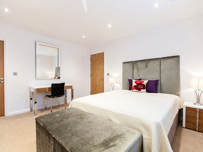 2 Bedroom Flat To Rent In Mill Street, City Centre, OX2