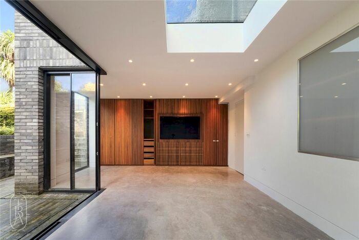 4 Bedroom Semi-Detached House To Rent In Albion Drive, London, E8