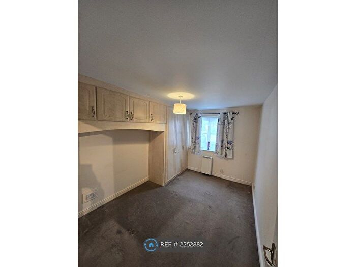 2 Bedroom Flat To Rent In Coalmans Way, Burnham, Slough, SL1