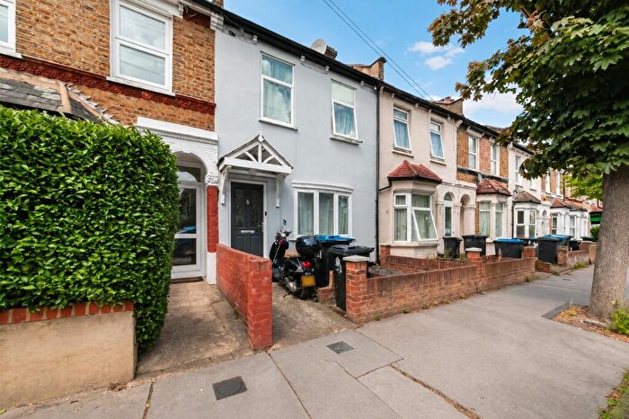 2 Bedroom House To Rent In Sandown Road, London, SE25