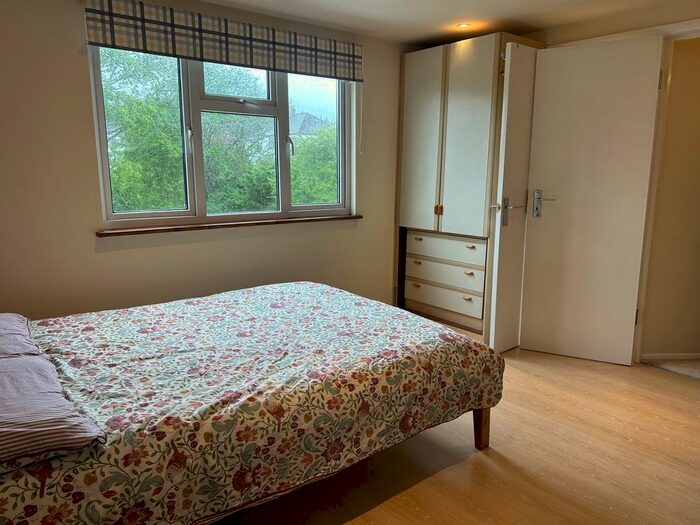 Studio To Rent In South Lodge Drive, London, N14
