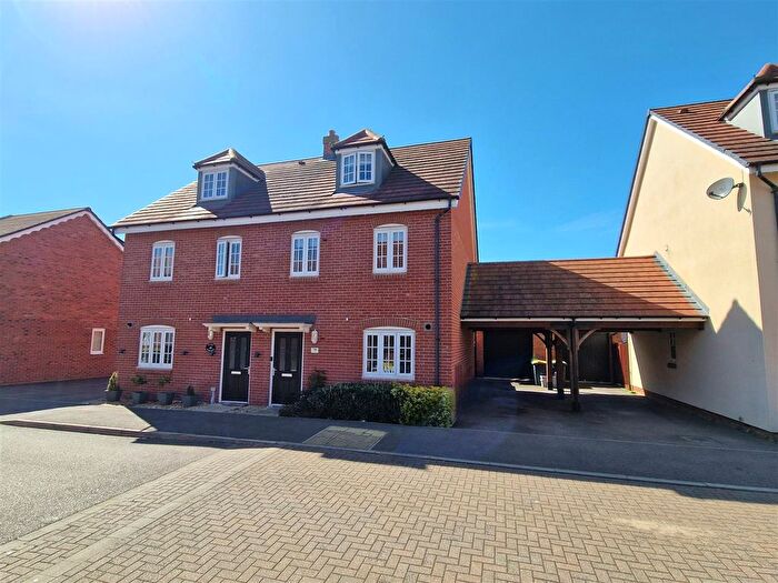 3 Bedroom Semi Detached House For Sale In Hovingham Drive, Great Denham, Bedford, MK40