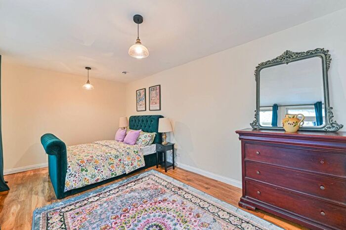 2 Bedroom Flat For Sale In Maude Road, Camberwell, London, SE5