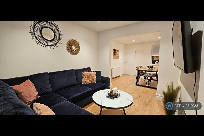5 Bedroom Terraced House To Rent In Harrowden Road, Bedford, MK42