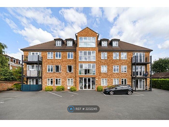 2 Bedroom Flat To Rent In Portsmouth Road, Cobham, KT11