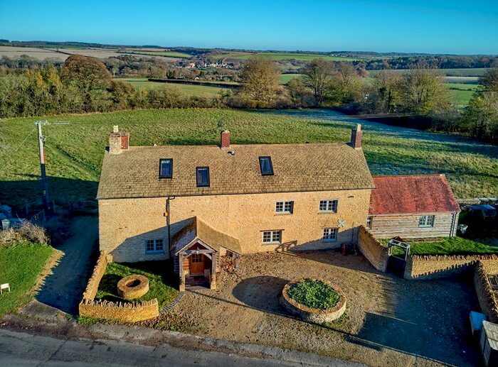 5 Bedroom Property For Sale In School Road, Finstock, Chipping Norton, OX7