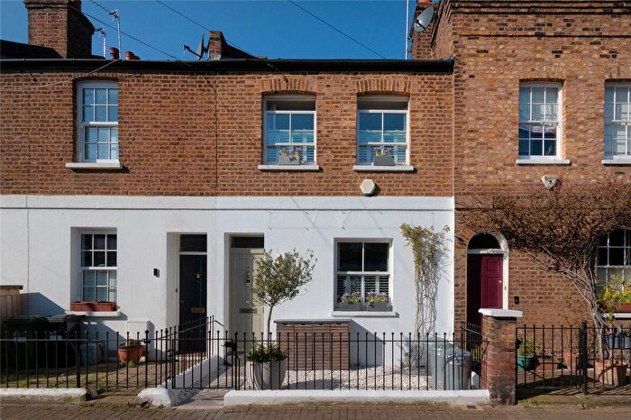 3 Bedroom Terraced House For Sale In Cardross Street, London, W6