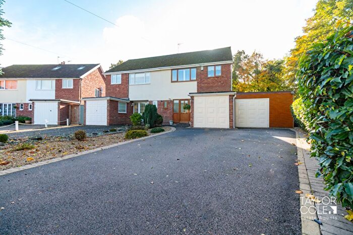3 Bedroom Semi Detached House For Sale In Broomfield Avenue, Fazeley, Tamworth, B78