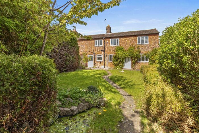 2 Bedroom Cottage To Rent In Bishopstone, HP17