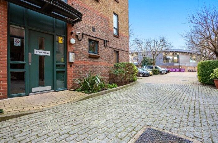 1 Bedroom Apartment For Sale In Durward Street, London, E1