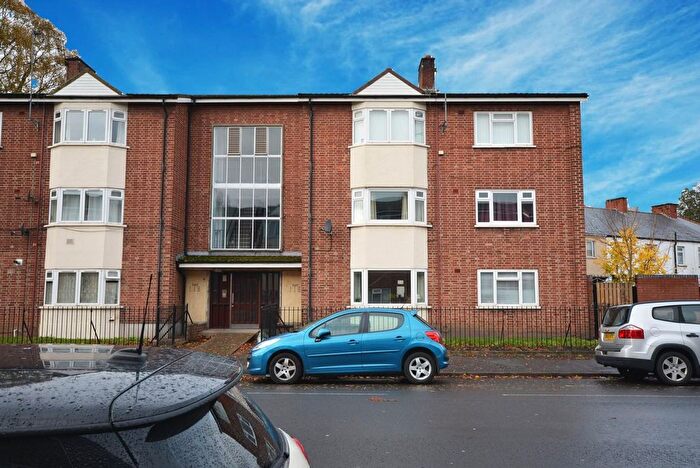 2 Bedroom Flat To Rent In Cathays Terrace, Cardiff, CF24