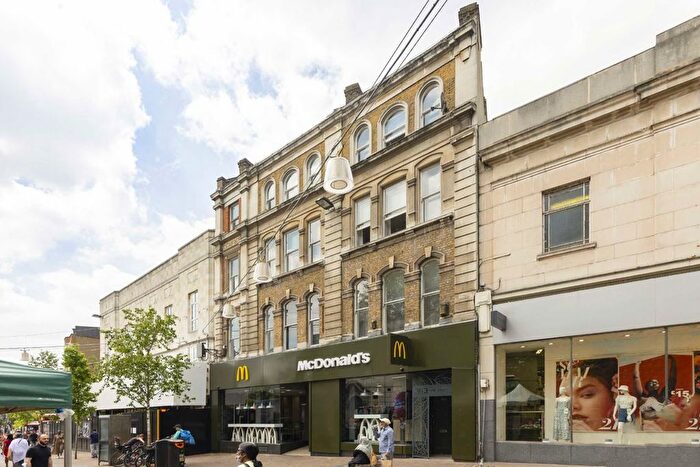 3 Bedroom Flat To Rent In Mare Street, Hackney, E8