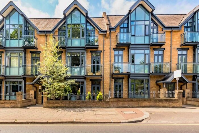 2 Bedroom Flat To Rent In Putney Bridge Road, London, SW18