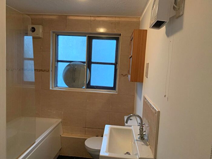 1 Bedroom Flat To Rent In Northumberland Court, Hounslow, TW3