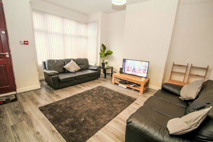 5 Bedroom Terraced House To Rent In Newport Mount, Headingley, Leeds, LS6