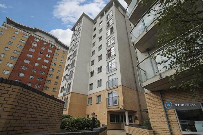 2 Bedroom Flat To Rent In Thames View, Ilford, IG1