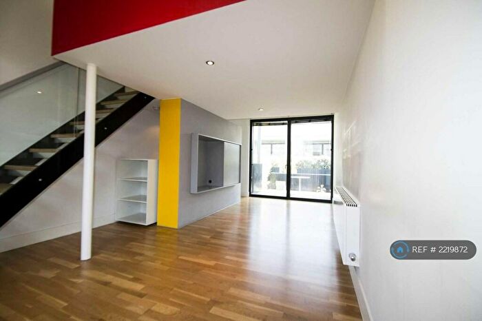 2 Bedroom Terraced House To Rent In Salford, Salford, M6