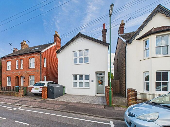 3 Bedroom Detached House For Sale In Barrington Road, Horsham, RH13