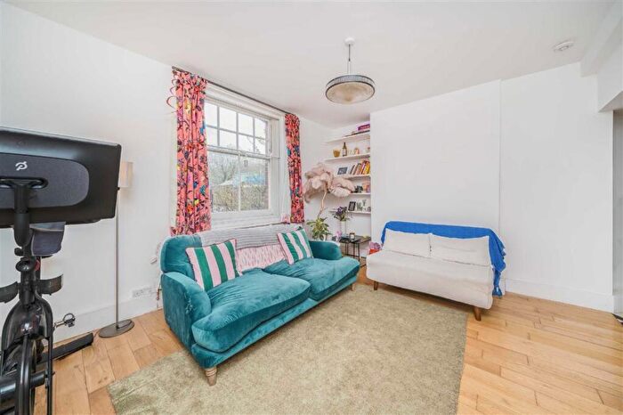 2 Bedroom Flat For Sale In Montclare Street, Bethnal Green, E2