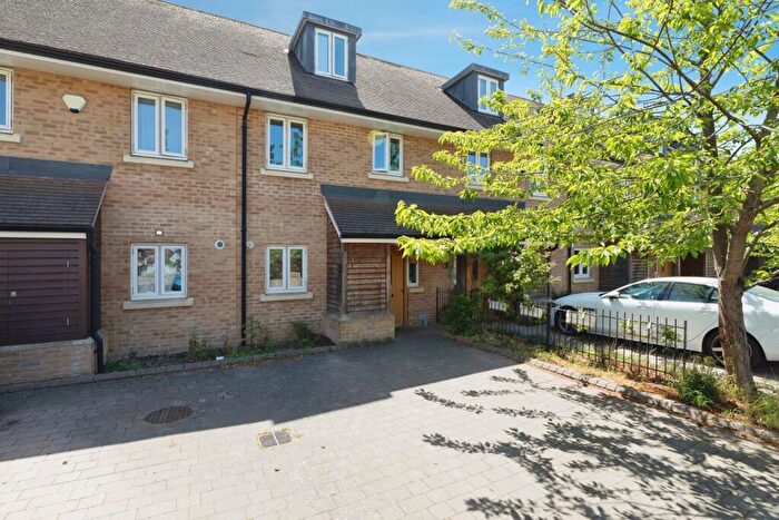 3 Bedroom Terraced House For Sale In New Mossford Way, Ilford, Essex, IG6