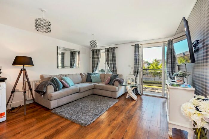 2 Bedroom Flat To Rent In Kingsquarter, Maidenhead, SL6