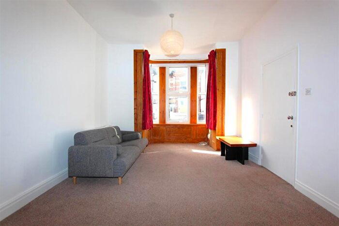 2 Bedroom Duplex To Rent In Wightman Road, Hornsey, N8