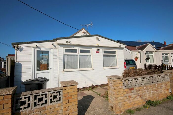 3 Bedroom Detached Bungalow To Rent In Sea Crescent, Jaywick, Clacton-On-Sea, CO15
