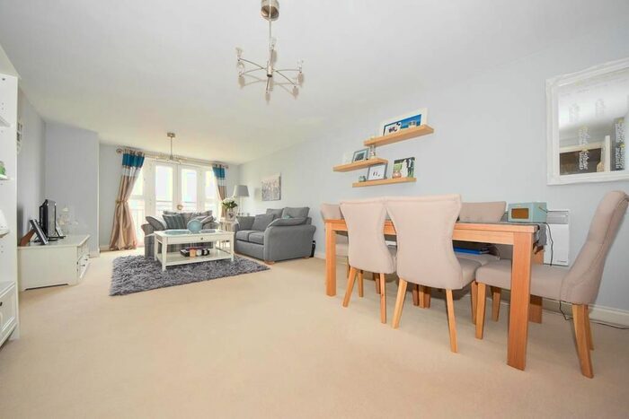 2 Bedroom Flat To Rent In Birch Meadow Close, Warwick, Warwickshire, CV34