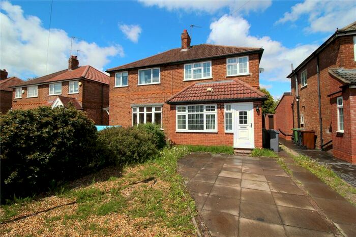 3 Bedroom Semi-Detached House To Rent In Middleton Road, Shirley, Solihull, West Midlands, B90