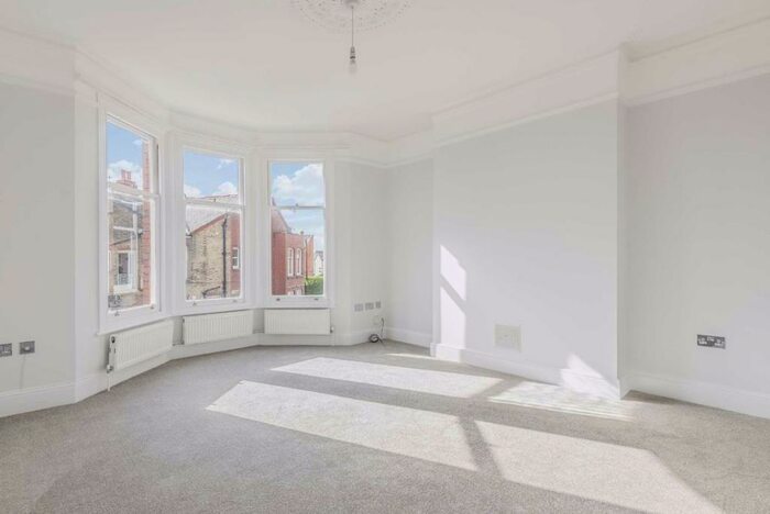 2 Bedroom Flat To Rent In Radbourne Road, Balham, SW12
