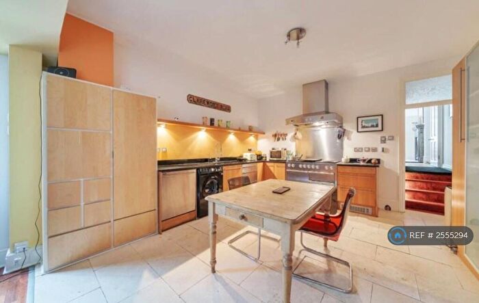 2 Bedroom Maisonette To Rent In Surbiton Hill Road, Surbiton, KT6
