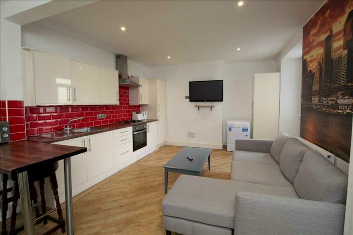 2 Bedroom Apartment To Rent In Evelyn Place, Plymouth, PL4