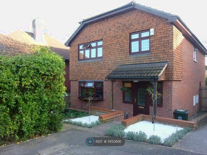 4 Bedroom Detached House To Rent In Devon Court, Dartford, DA4