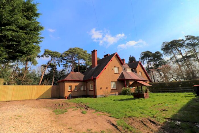 3 Bedroom Semi-Detached House To Rent In Pencarn Avenue, Coedkernew, Newport, NP10