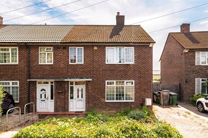 3 Bedroom End Of Terrace House For Sale In Dursley Road, Kidbrooke, SE3